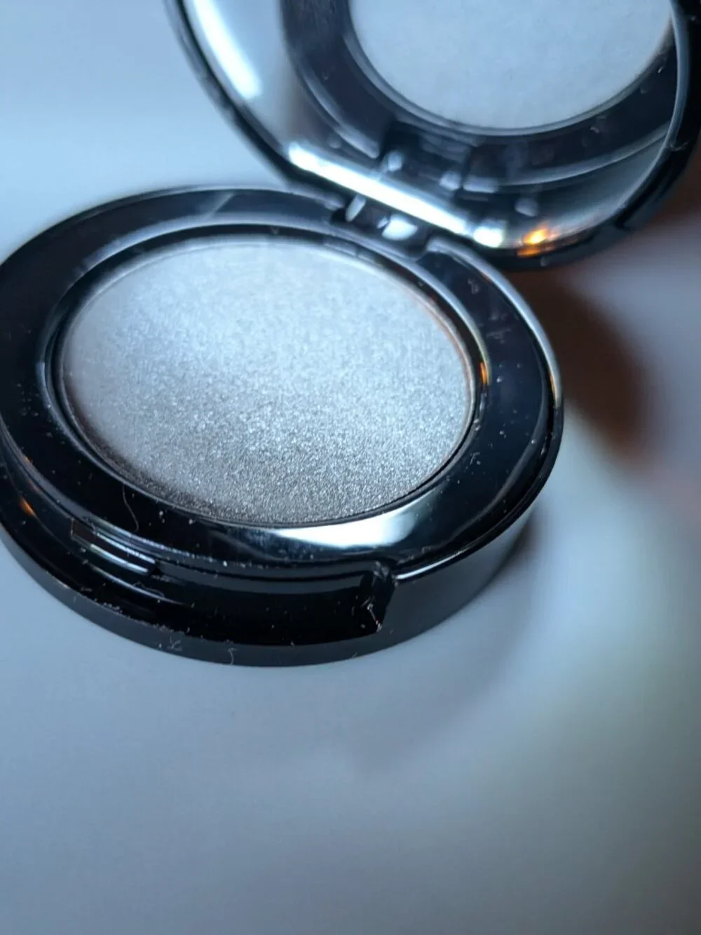 Alima Pure Refillable Pressed Eyeshadow Compact + Refill Pan in Solar
